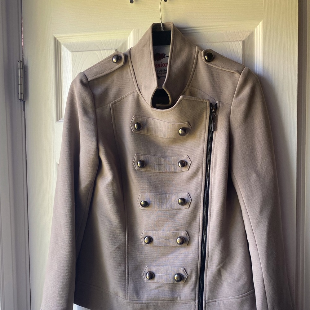 Kenzie double breasted jacket. Never worn. Retro.